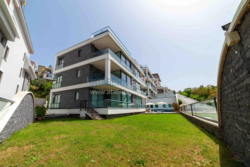 Видовая квартира в центре Алании в эксклюзивном комплексе  8 