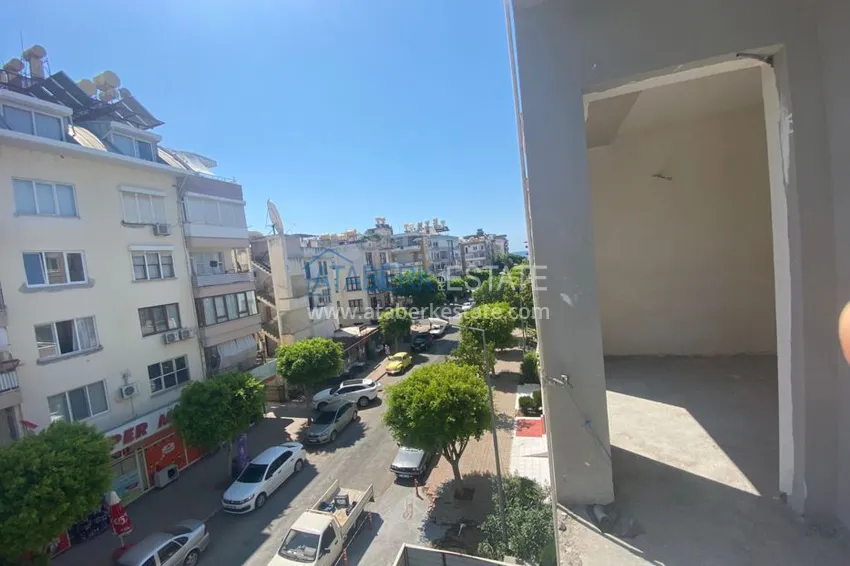 Приобрести Двухкомнатная квартира в центре Алании с частичным видом на море в строящемся комплексе  9 