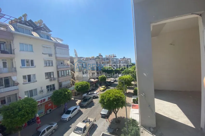 Приобрести Двухкомнатная квартира в центре Алании с частичным видом на море в строящемся комплексе  10 