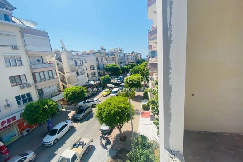 Приобрести Двухкомнатная квартира в центре Алании с частичным видом на море в строящемся комплексе  12 