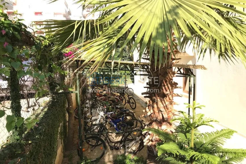 Квартира двухкомнатная с мебелью в жилом комплексе в Махмутларе 9 