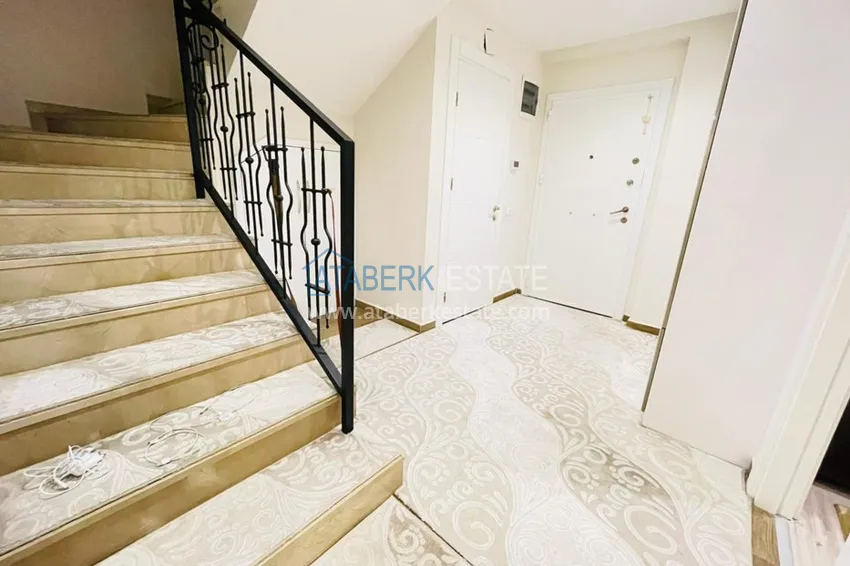 Приобрести Пентхаус в Кестеле с отдельной кухней, мебелью, видом на море и горы  1 