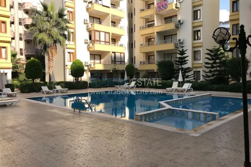 Квартира двухкомнатная с мебелью в жилом комплексе в Махмутларе 1 