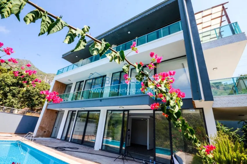 Вилла в Алании район Тепе с чистовой отделкой и панорамным видом  1 