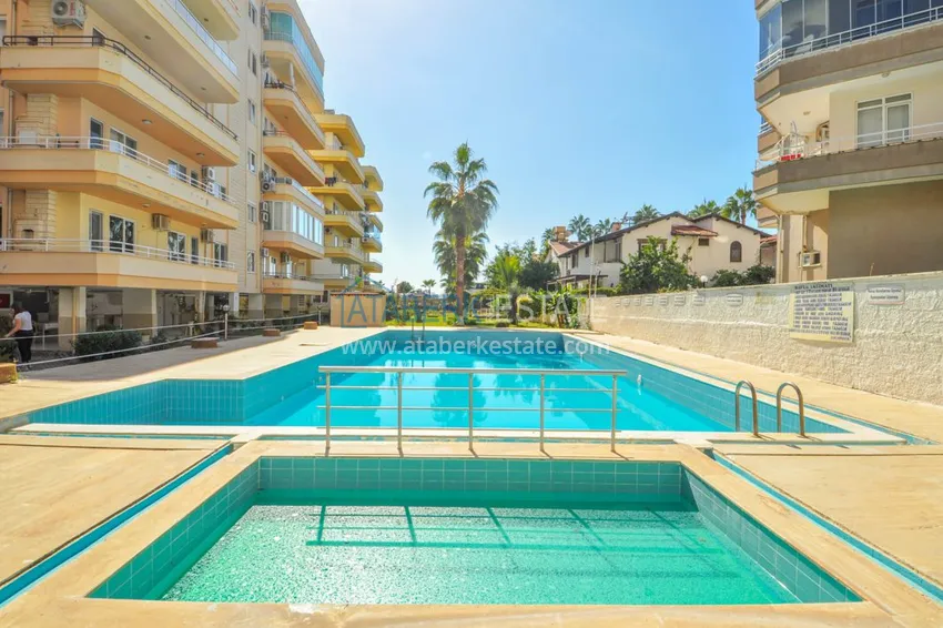 Квартира в Махмутларе с мебелью, застекленным балконом  3 