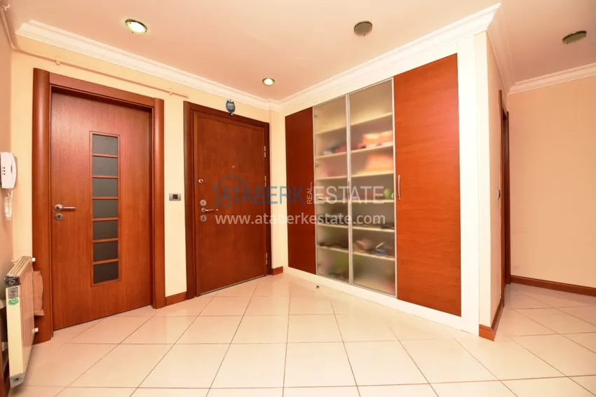 Приобрести Квартира в Алании четырехкомнатная с отдельной кухней в элитном комплексе 1 