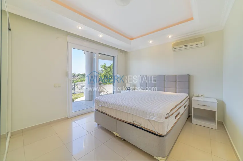 Приобрести Садовый дуплекс в районе Джикджилли с мебелью в жилом комплексе класса-люкс 10 