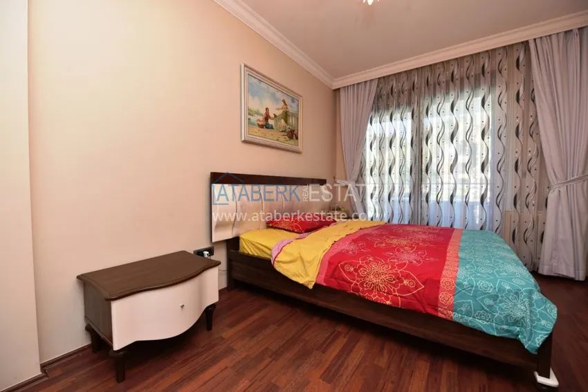 Приобрести Квартира в Алании четырехкомнатная с отдельной кухней в элитном комплексе 12 