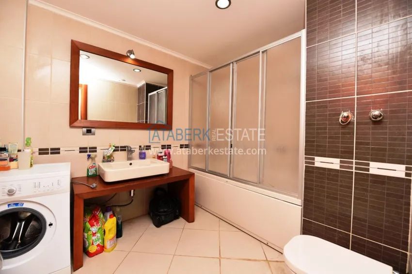 Приобрести Квартира в Алании четырехкомнатная с отдельной кухней в элитном комплексе 13 