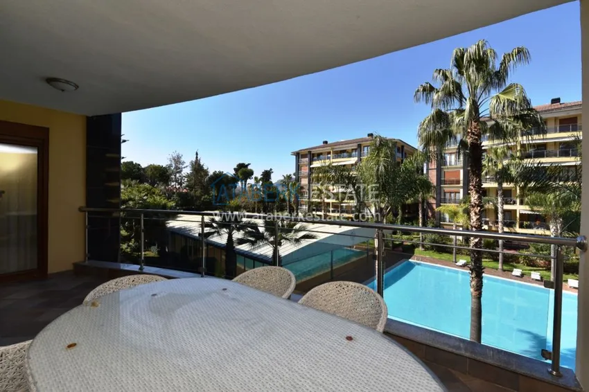 Приобрести Квартира в Алании четырехкомнатная с отдельной кухней в элитном комплексе 15 