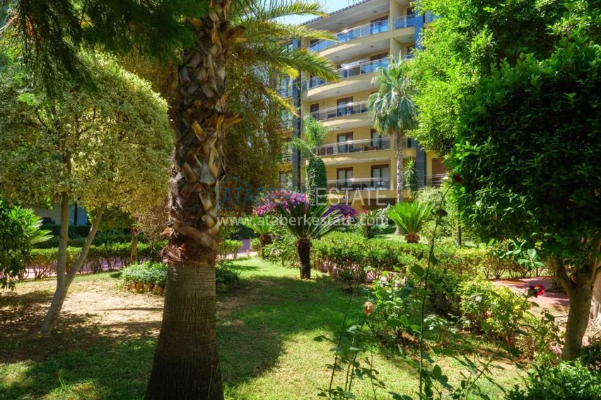 Квартира в Алании четырехкомнатная с отдельной кухней в элитном комплексе 26 