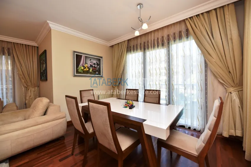 Приобрести Квартира в Алании четырехкомнатная с отдельной кухней в элитном комплексе 3 