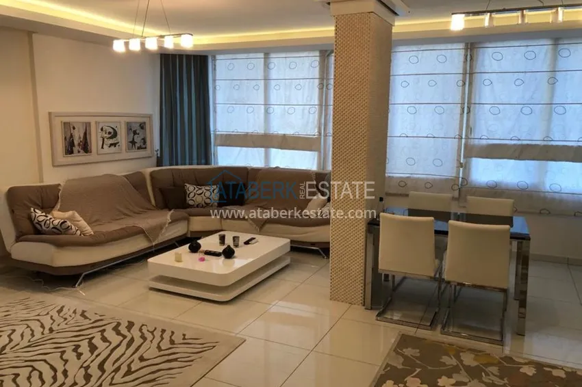 Квартира в центре Алании с мебелью, первая береговая, район пляжа Клеопатра 1 