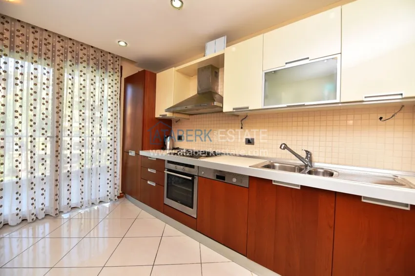 Приобрести Квартира в Алании четырехкомнатная с отдельной кухней в элитном комплексе 5 