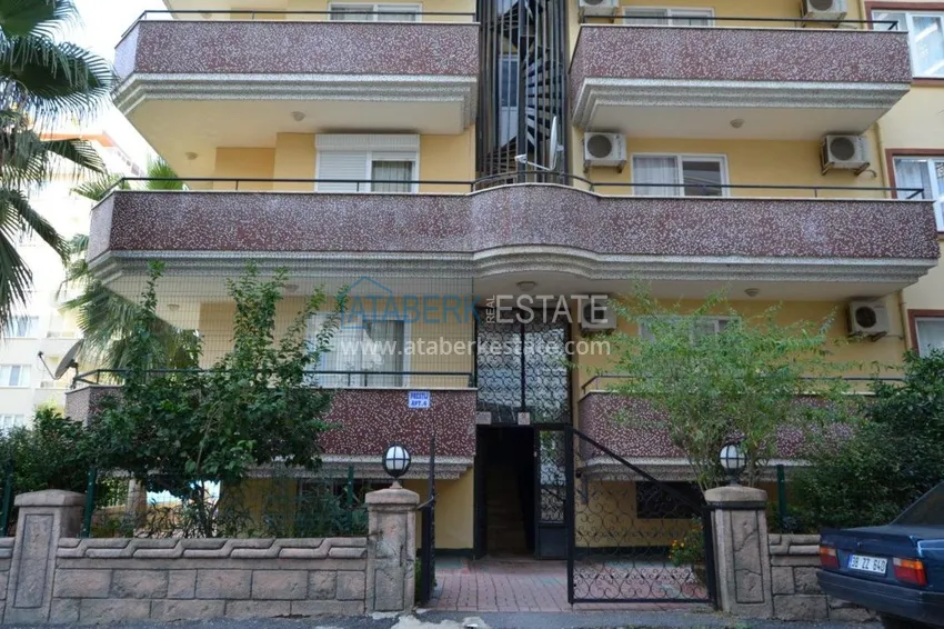 Трехкомнатные апартаменты с мебелью в центре курортного городка в Махмутларе 4 