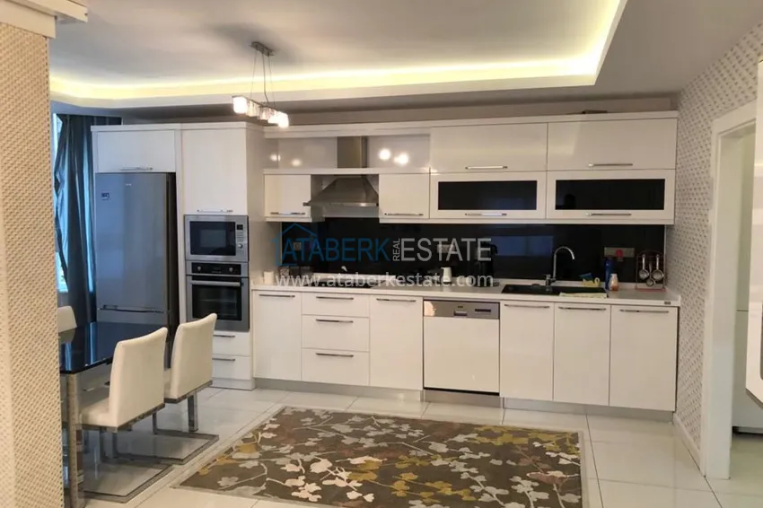 Квартира в центре Алании с мебелью, первая береговая, район пляжа Клеопатра 2 