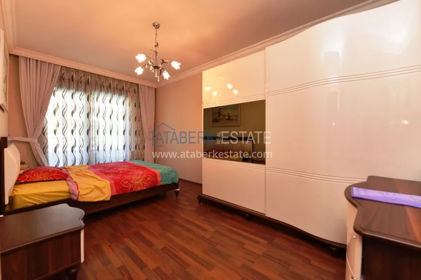 Приобрести Квартира в Алании четырехкомнатная с отдельной кухней в элитном комплексе 10 