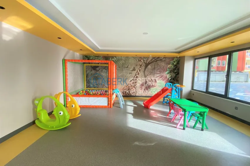 Квартира в Махмутларе с чистовой отделкой в новом комплексе, на первой береговой 11 