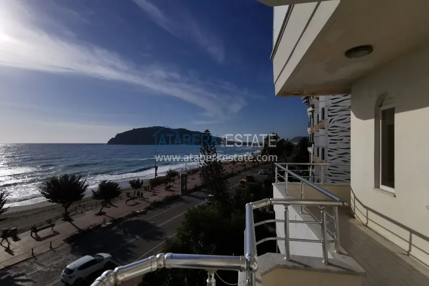 Приобрести Квартира в центре Алании с отдельной кухней и видом на море - первая береговая 18 