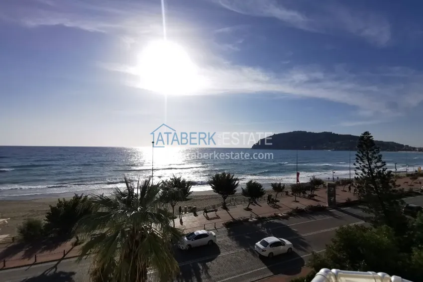 Приобрести Квартира в центре Алании с отдельной кухней и видом на море - первая береговая 19 