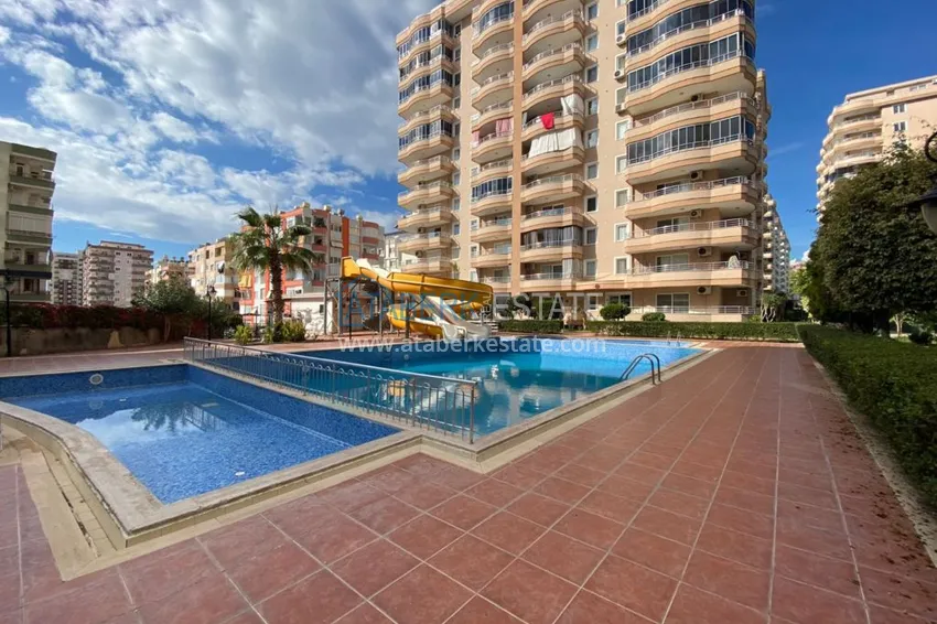 Квартира с мебелью в благоустроенном жилом комплексе в Махмутларе 1 