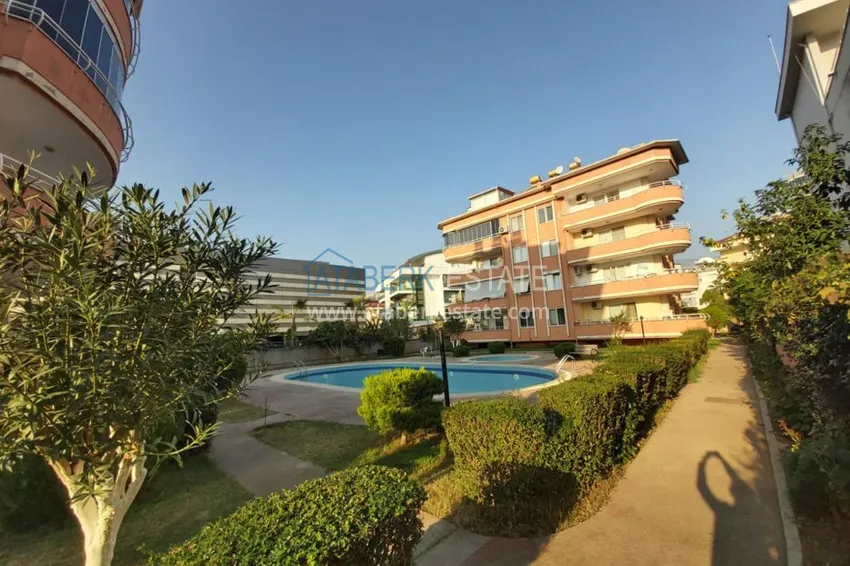 Квартира в районе Оба с мебелью и видом на горы в жилом комплексе  1 