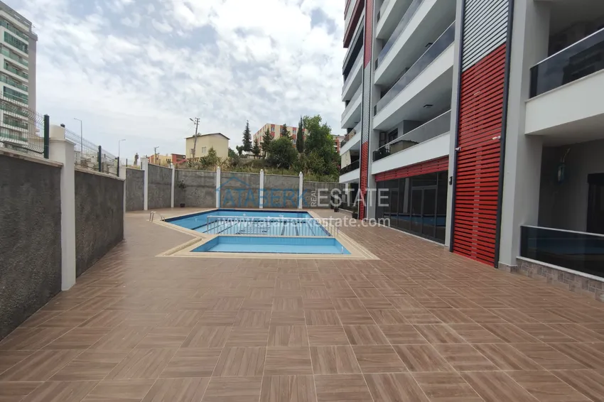 Квартира в Махмутларе четырёхкомнатная с отдельной кухней  3 