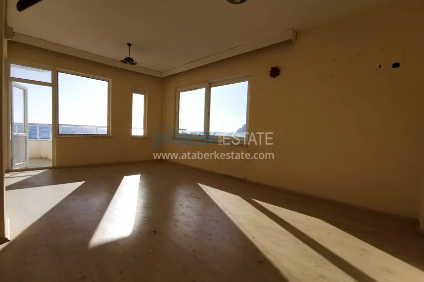 Приобрести Квартира в центре Алании с отдельной кухней и видом на море - первая береговая 6 