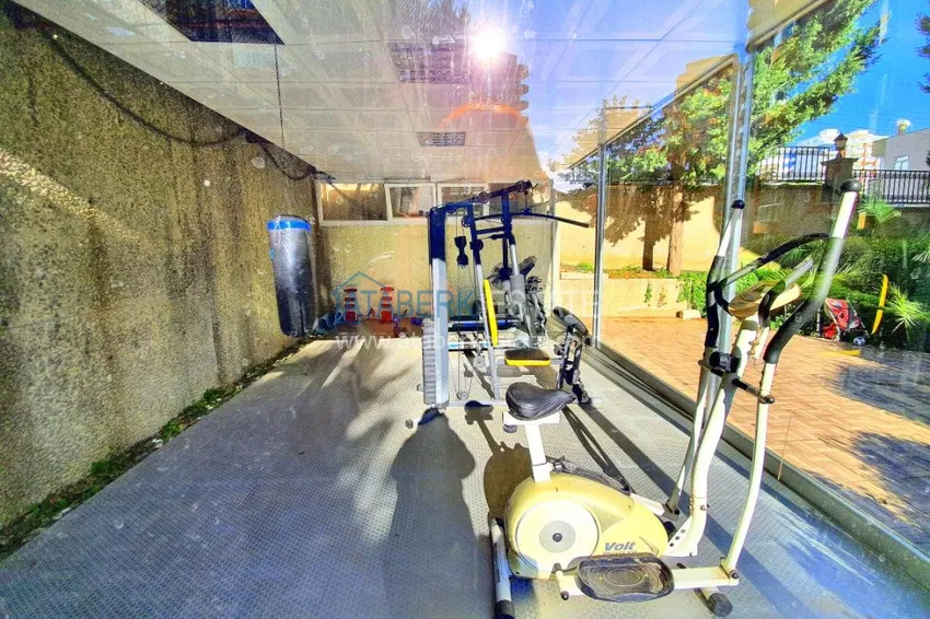 Квартира в Махмутларе с мебелью, застекленным балконом и видом на море  14 