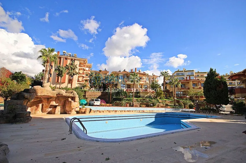 Двухуровневая квартира в Махмутларе с мебелью и отдельной кухней 4 