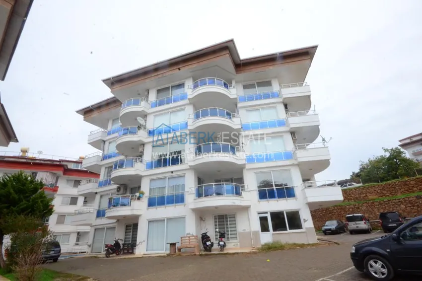 Квартира в Оба трехкомнатная с застекленным балконом  1 