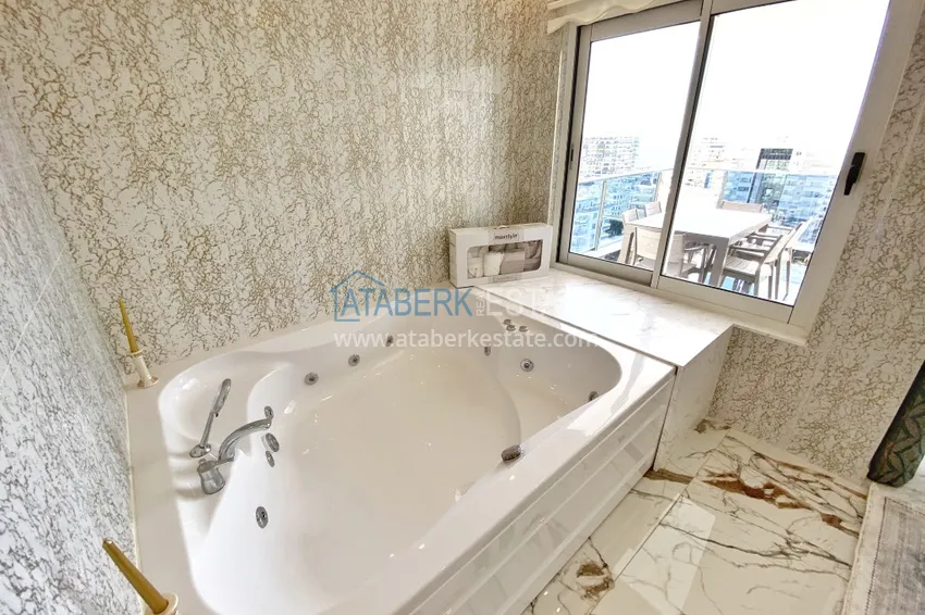 Приобрести Видовой двухуровневый пентхаус с авторским интерьером в районе Махмутлар 28 