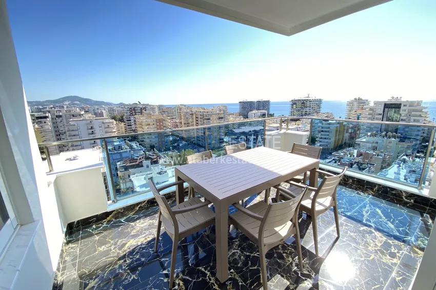 Видовой двухуровневый пентхаус с авторским интерьером в районе Махмутлар 1 