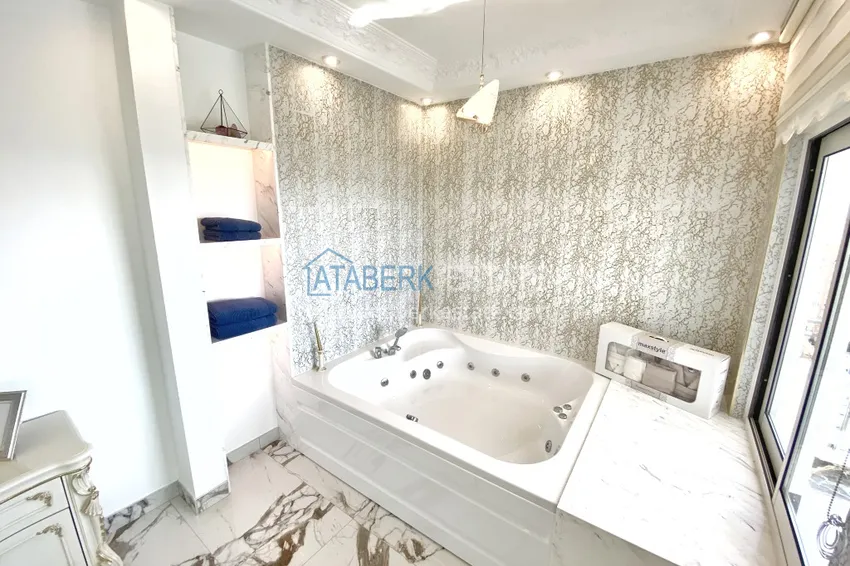 Приобрести Видовой двухуровневый пентхаус с авторским интерьером в районе Махмутлар 34 