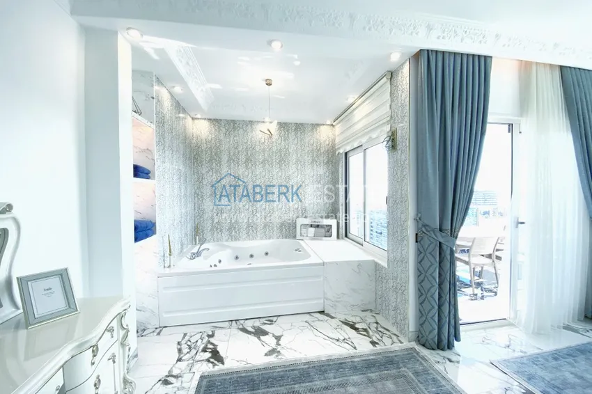 Приобрести Видовой двухуровневый пентхаус с авторским интерьером в районе Махмутлар 38 