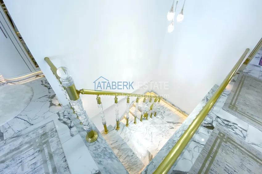 Приобрести Видовой двухуровневый пентхаус с авторским интерьером в районе Махмутлар 40 