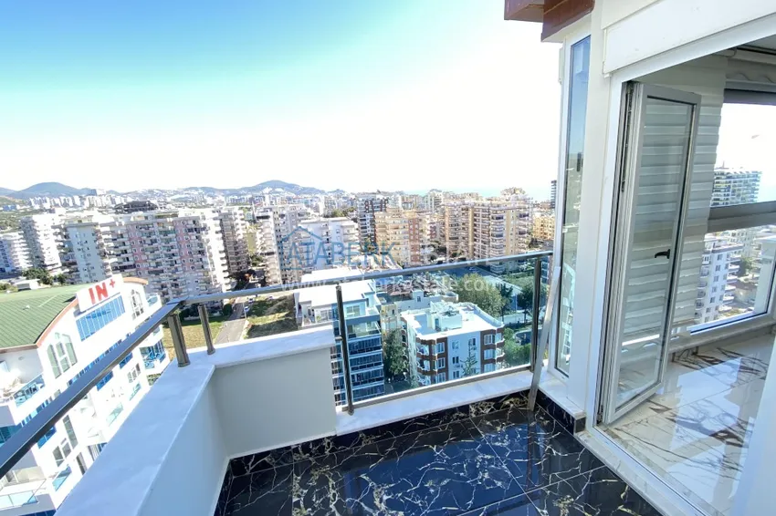 Приобрести Видовой двухуровневый пентхаус с авторским интерьером в районе Махмутлар 58 