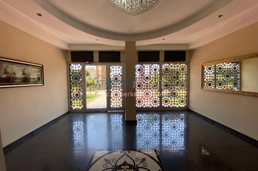 Видовой пентхаус в Оба с отдельной кухней, мебелью и открытым видом на море и горы 13 