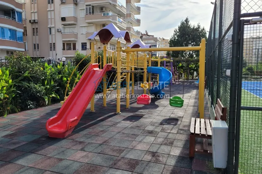 Квартира в Махмутларе меблированная с видом на горы и море в комплексе на первой линии 17 