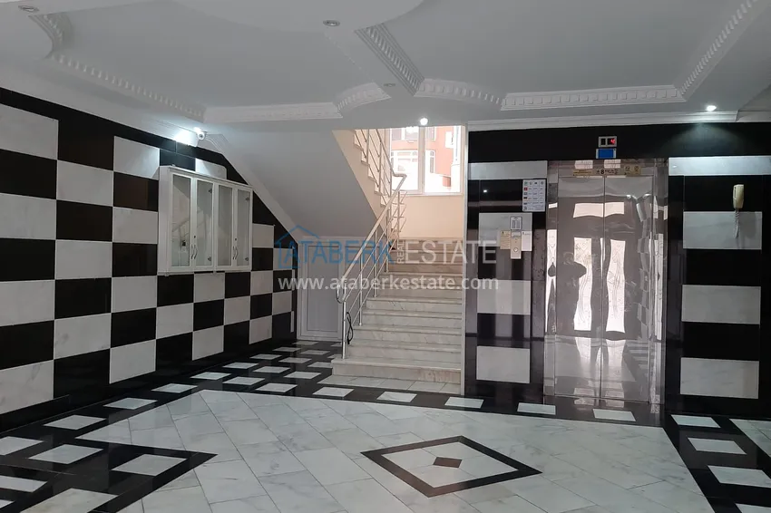 Квартира в Махмутларе меблированная с видом на горы и море в комплексе на первой линии 21 