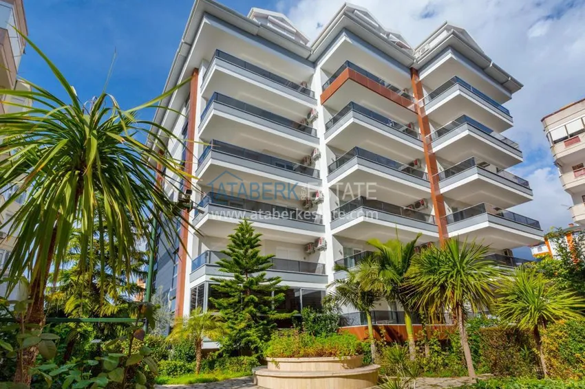 Квартиры-пентхаусы в Алании с мебелью, район пляжа Клеопатра  2 