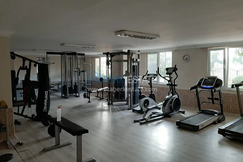 Квартира в Махмутларе меблированная с видом на горы и море в комплексе на первой линии 23 