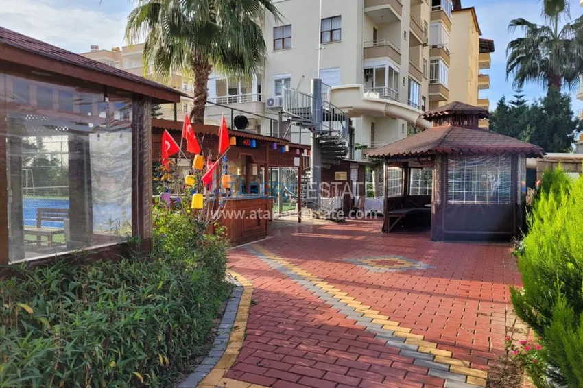 Квартира в Махмутларе меблированная с видом на горы и море в комплексе на первой линии 11 