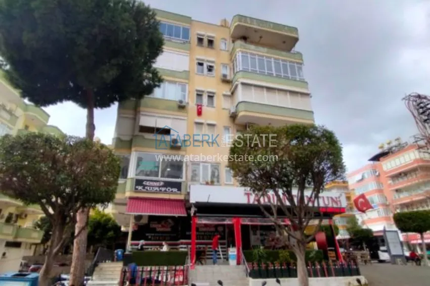 Квартира в центре Алании, трехкомнатная с отдельной кухней 1 