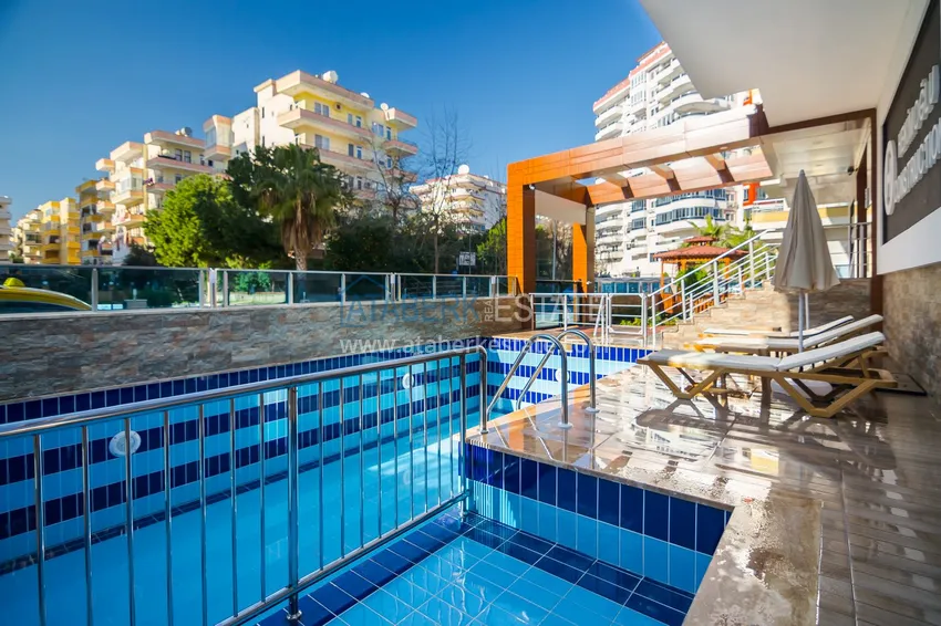 Квартира в районе Махмутлар с мебелью и застекленными балконами в новом комплексе 11 