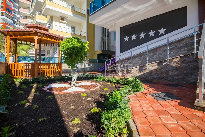 Квартира в районе Махмутлар с мебелью и застекленными балконами в новом комплексе 13 