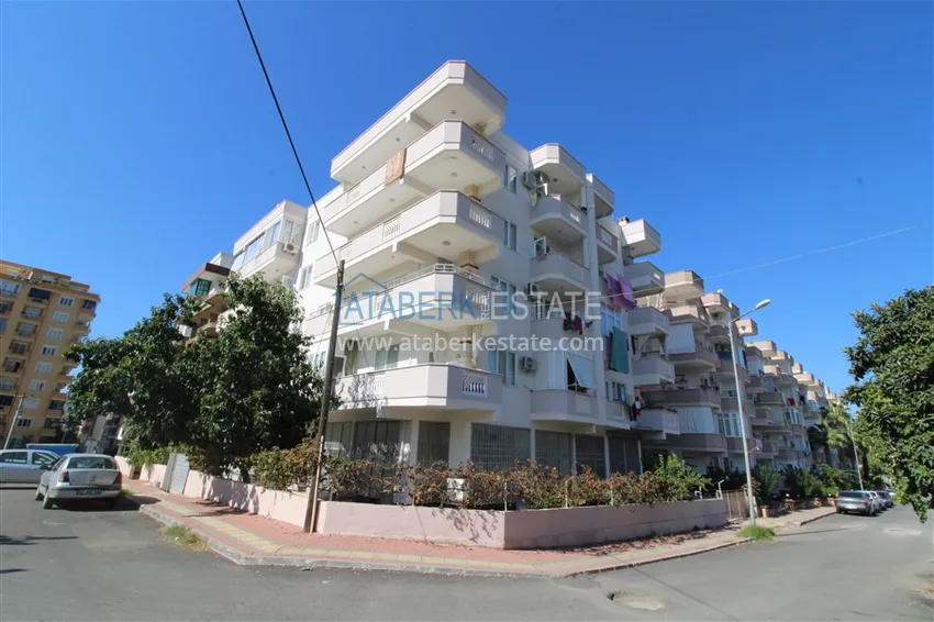 Квартира в Махмутларе трехкомнатная, с отдельной кухней и видом на горы 1 