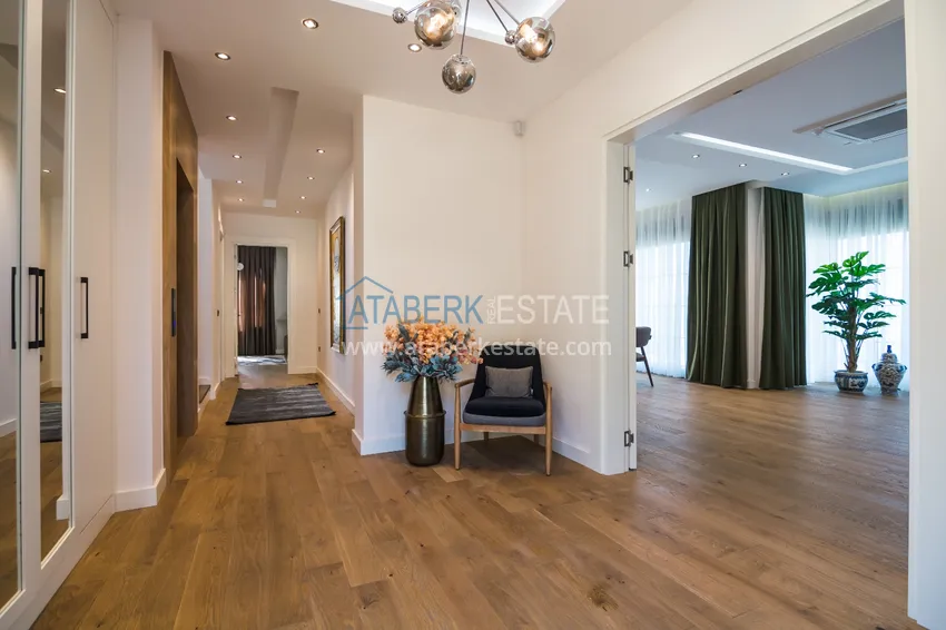 Приобрести Отдельно стоящая трехэтажная вилла в районе Кестель. С правом на гражданство!  2 