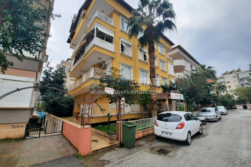 Квартира в центре Алании с мебелью в комплексе городского типа 1 