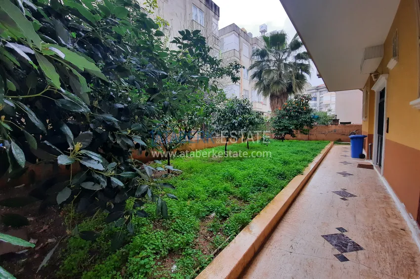 Квартира в центре Алании с мебелью в комплексе городского типа 4 